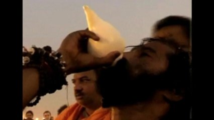 Thousands bathe at a Hindu festival