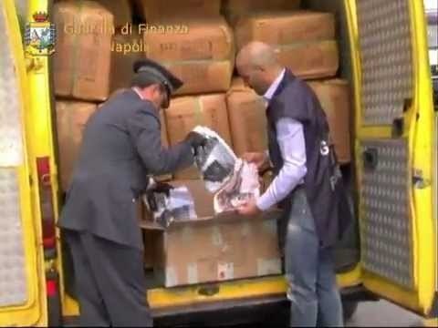 Napoli - GdF sequestra 10 mila capi false griffe (08.02.13)