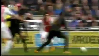 Isaac Cuenca dribbling