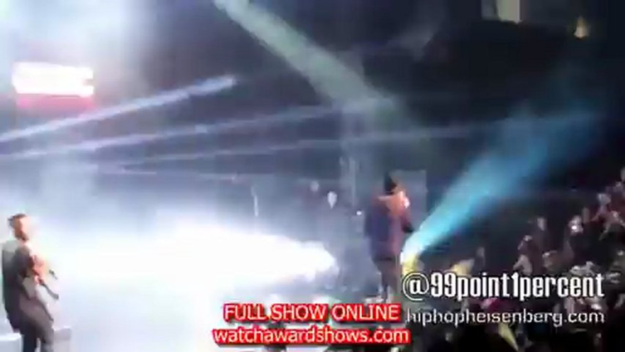 #Prince presents Grammys 2013