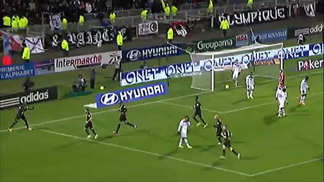 But Aurélien CHEDJOU (28ème) - Olympique Lyonnais - LOSC Lille (1-3) - saison 2012/2013