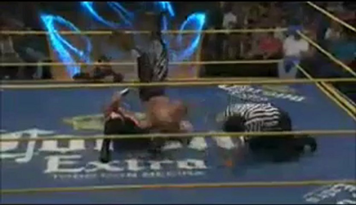 CMLL on Terra 2.10.2013 - Lightning Match - Virus vs Metalico