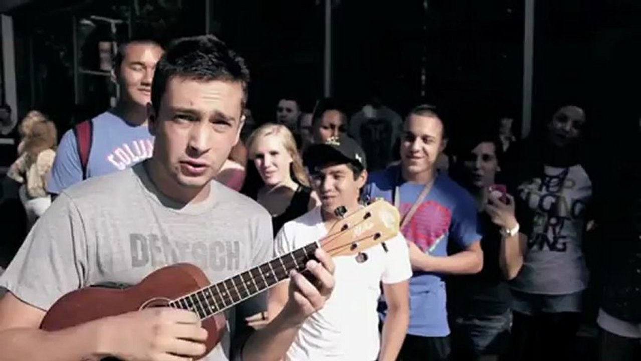 Twenty One Pilots - Can't Help Falling In Love