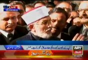 Tahirul Qadri talks with media representatives.