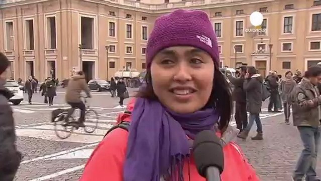 Vatican : la démission du pape étonne les touristes