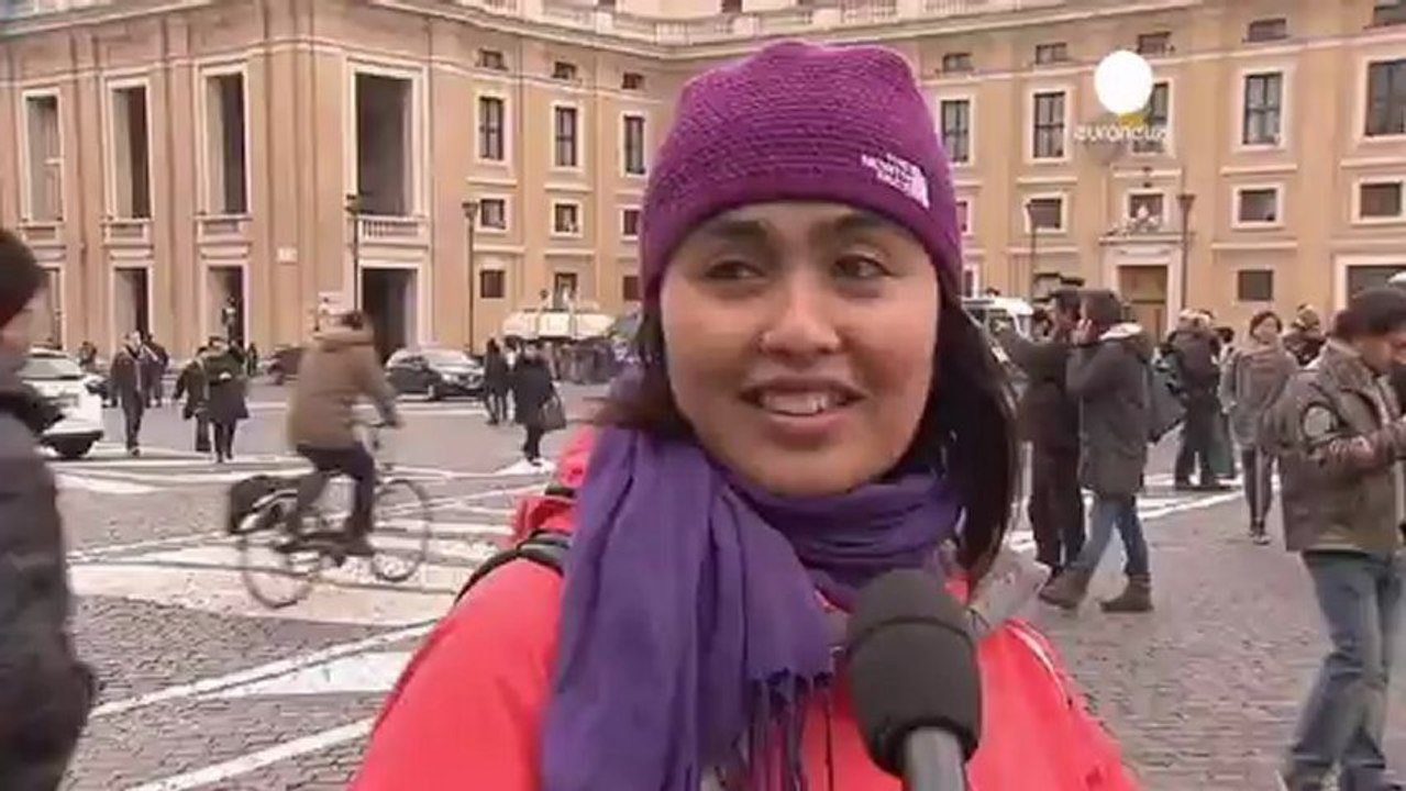 Vatican : la démission du pape étonne les touristes