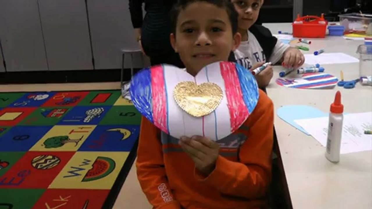 Students Make Valentines for Veterans