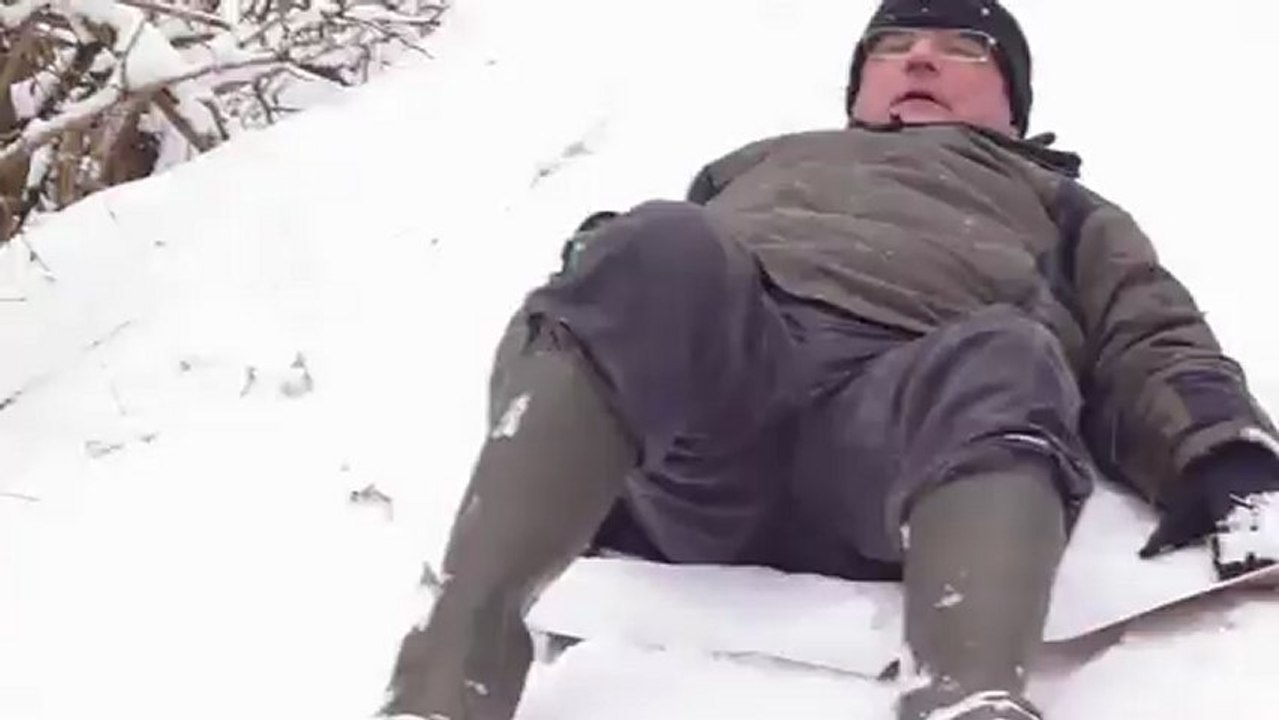 phil qui fait de la luge au terril du pommier