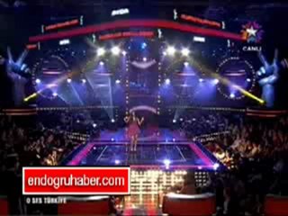 Ayda Mosharraf  evleririn önü boyalı direk