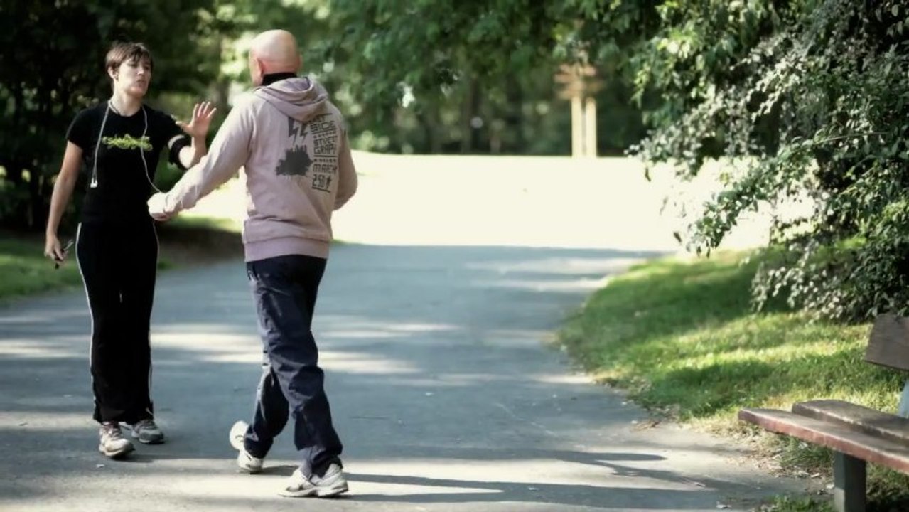 Ce que vous devriez savoir!  -  L'agression par arnaque -