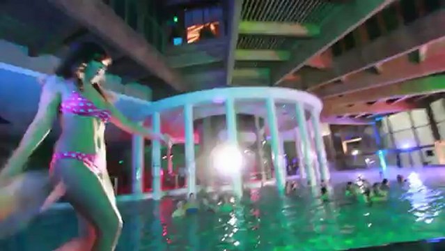 Clip Défilé de mode - Les Grands Bains - Le Monetier Les Bains