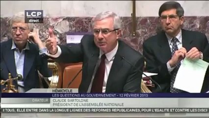 Bartolone s'emporte et traite des centristes d'"abrutis"