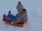 Lise fait de la luge