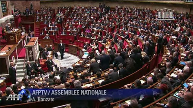Deputados franceses aprovam casamento e adoção entre gays