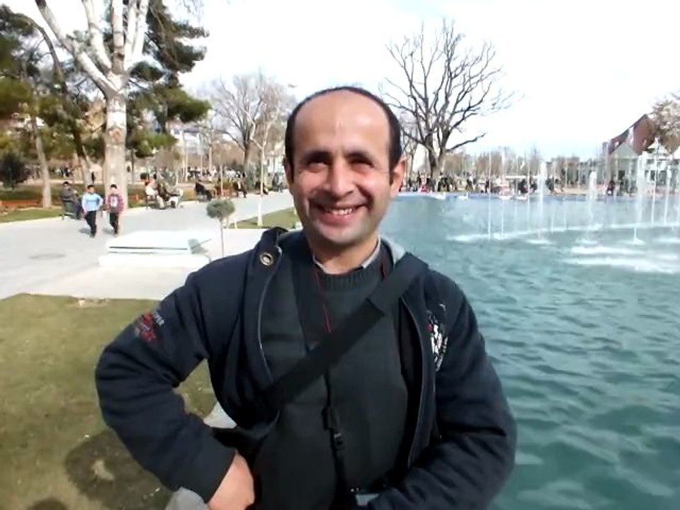 ANAMASLI MEHMET KONYA KÜLTÜRPARKTA FOTOĞRAFÇI ŞEYDİŞEHİRLİ ARKADAŞIYLA KARŞILAŞDI