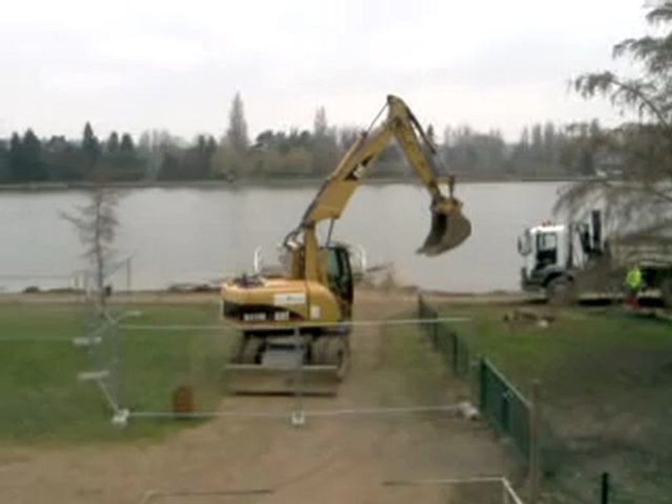 (vichy la rénovation des berges d'allier a commencé le 13/02/2013)