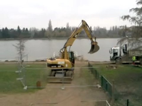 (vichy la rénovation des berges d'allier a commencé le 13/02/2013)