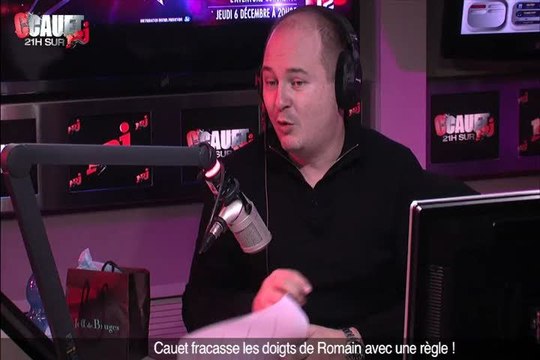 Cauet fracasse les doigts de Romain avec une règle ! - C'Cauet sur NRJ