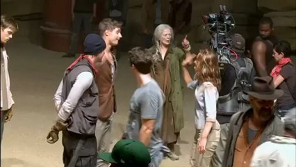 Clip exclusivo subtitulado de ‘The Host":  Así empieza todo. Stephenie Meyer habla de la película.