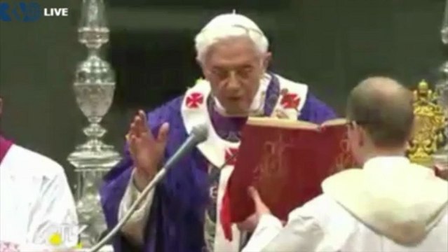 Benoit XVI célèbre la messe des Cendres à la Basilique Saint-Pierre