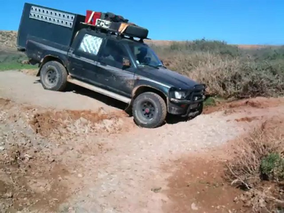 Passage d'un oued avec les hilux