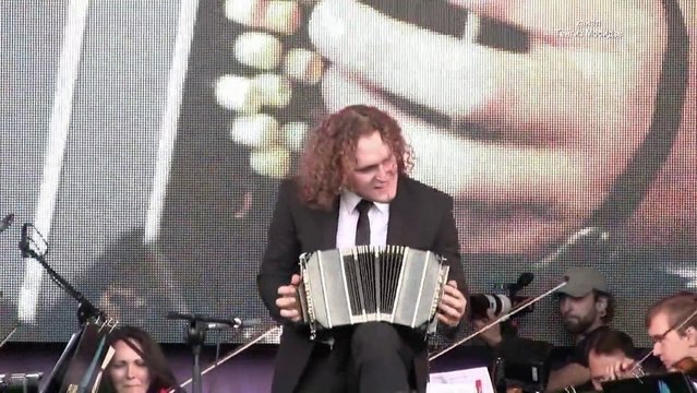 Человек-оркестр, Юрий Медяник. One man band, Yuri Medianik. Augast 2012.