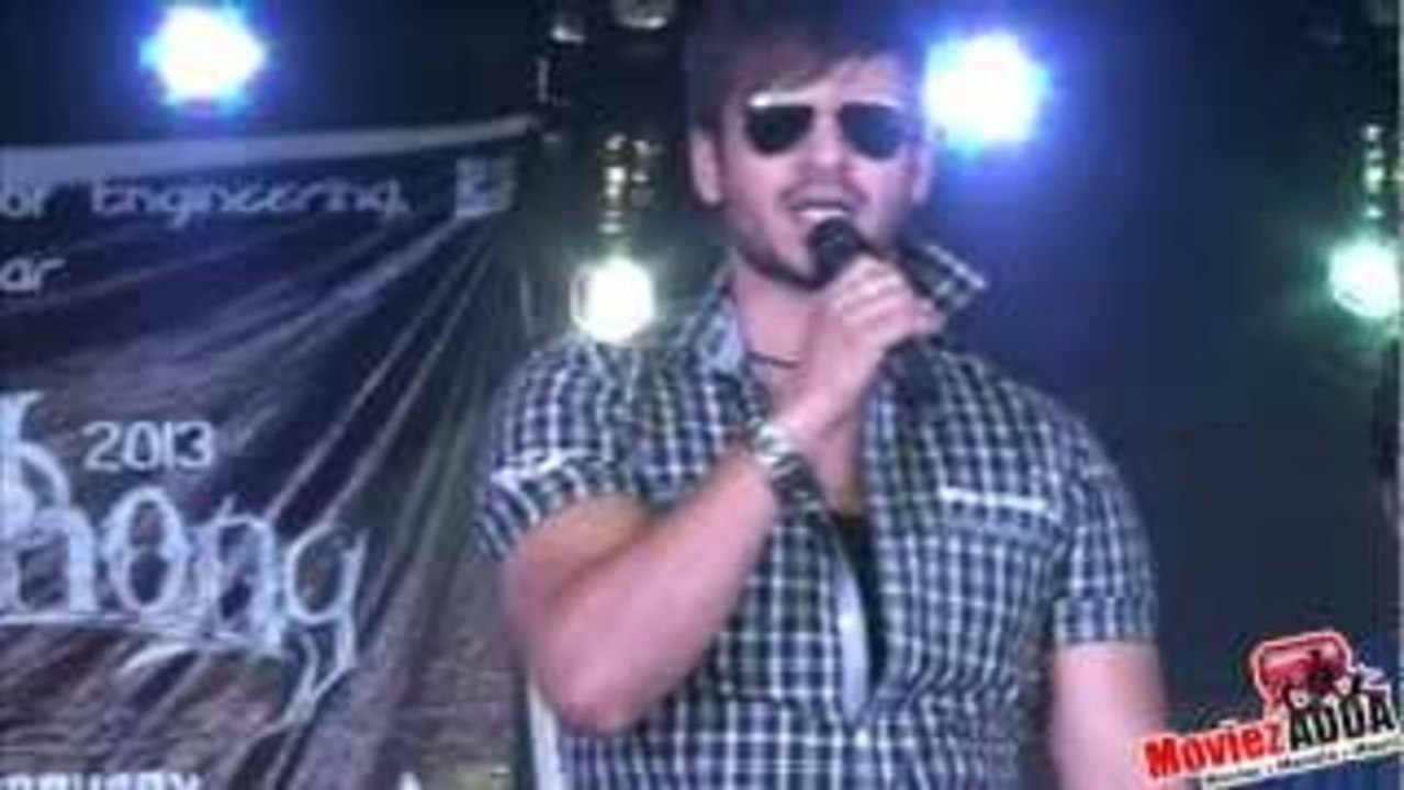 Vivek Oberoi Calls Aishwarya Rai As 'Maa' !