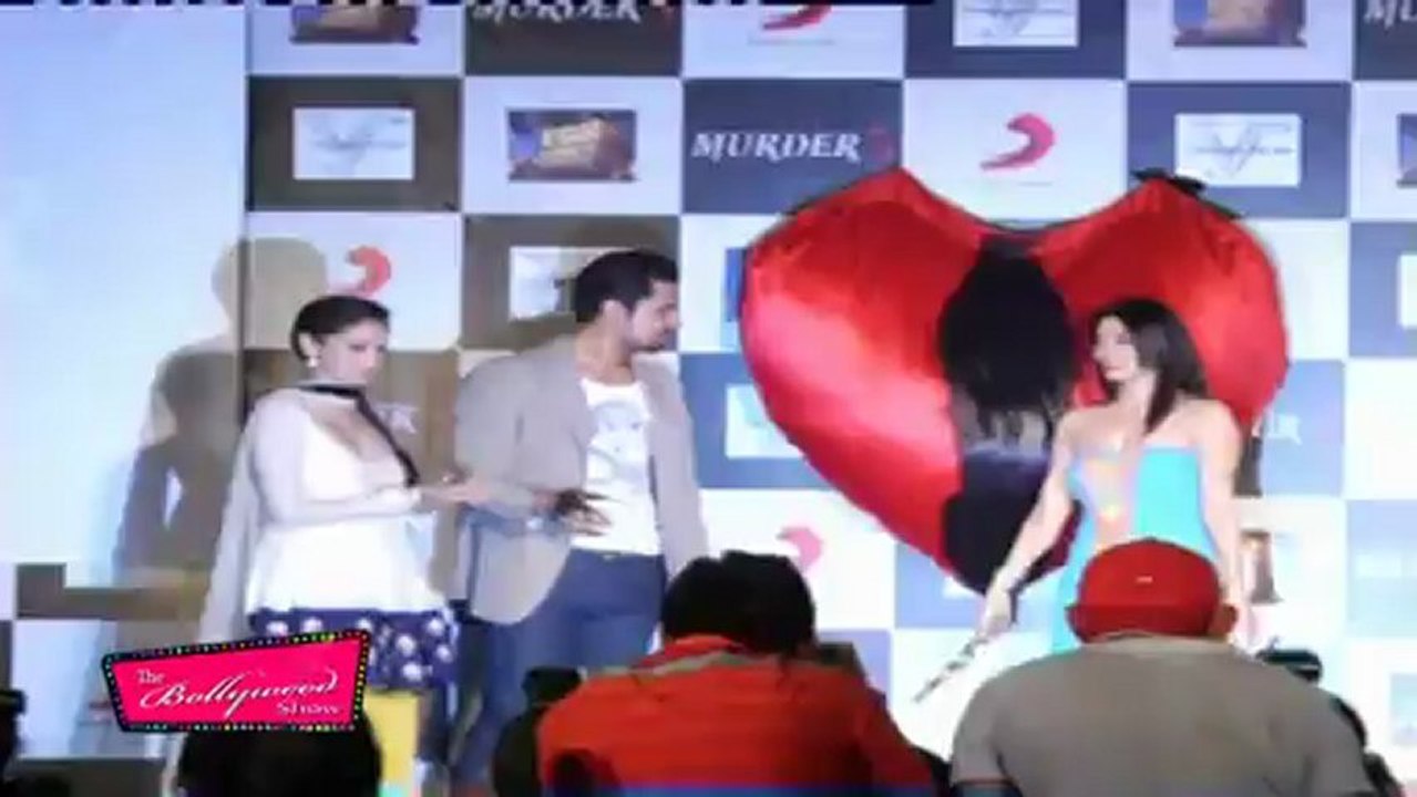 Aditi Rao Hydari stabs a Heart with Knife