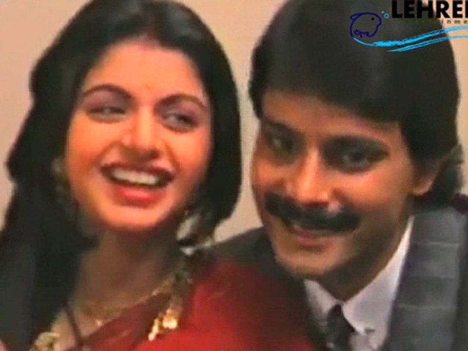Bhagyashree posses with her souse