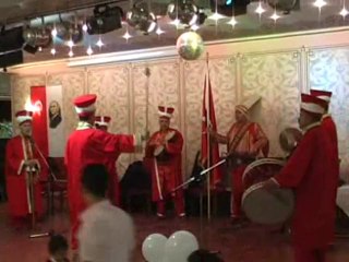 Video herunterladen: Genç Osman - MEHTER, MEHTERAN TAKIMI - Küçük Mehter Grubu Mehteran Ekibi