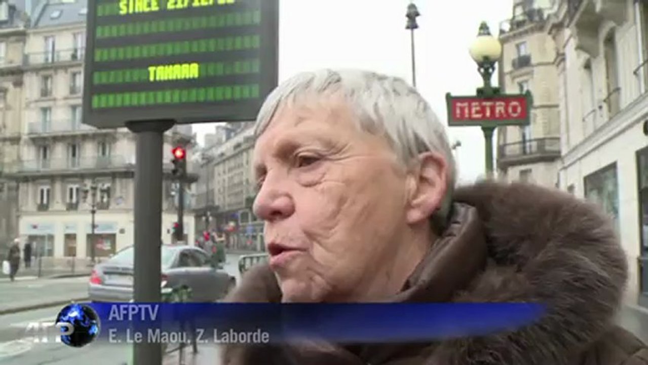 Saint Valentin: les petits mots d'amour s'affichent à Paris
