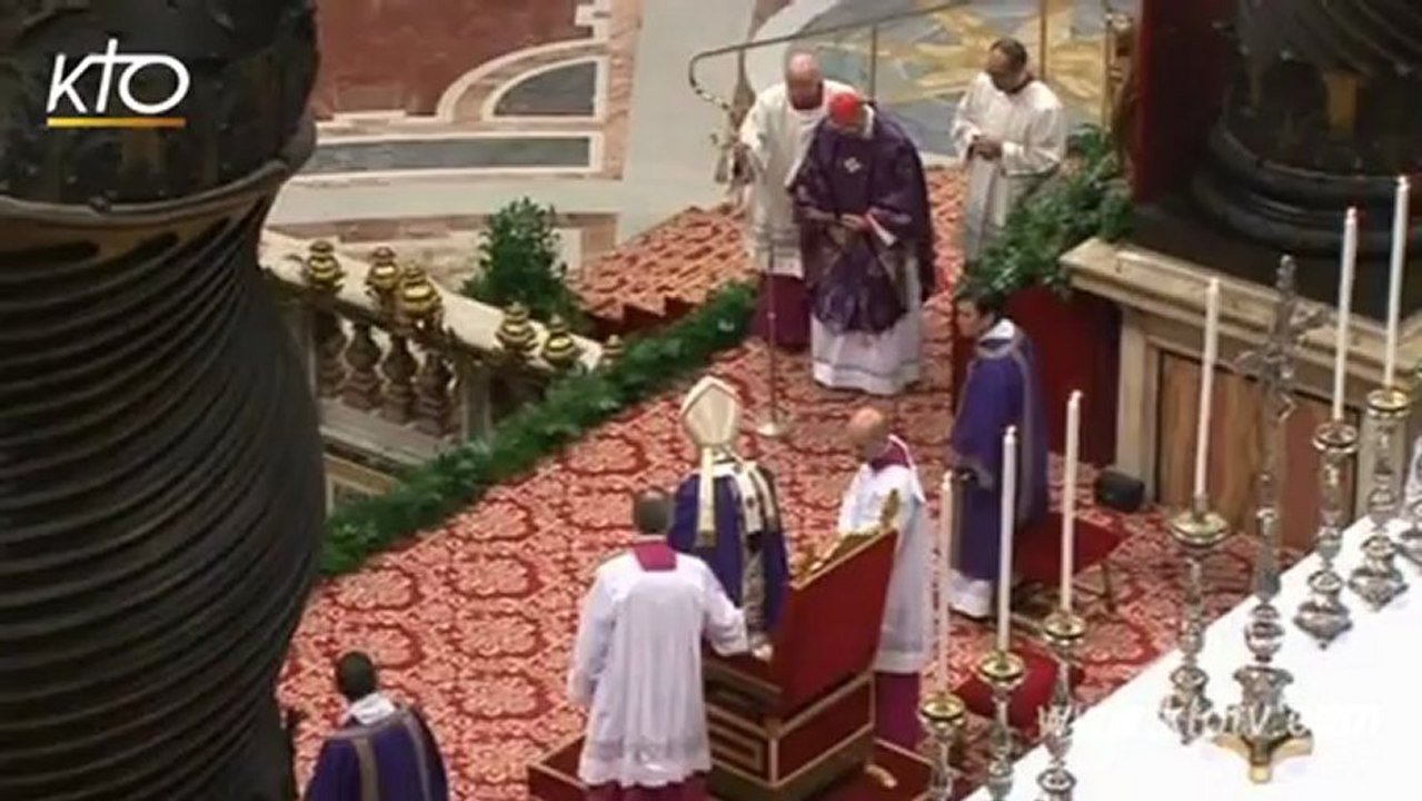 Cardinal Bertone : "Sainteté, vous avez su porter Dieu aux hommes et les hommes à Dieu"