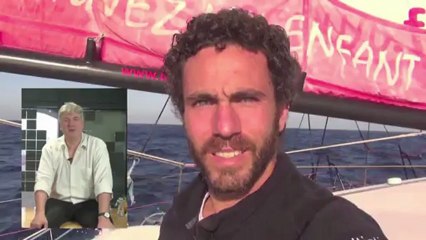 Bruno Maisonnier, directeur de la société Aldebaran qui a créé Nao, félicite Tanguy