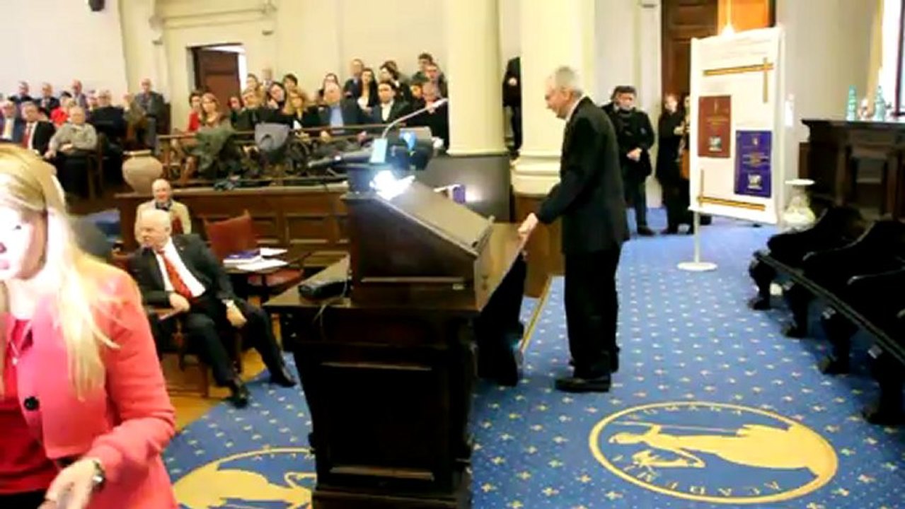 Acad Dinu Giurescu omagiat la lansarea Enciclopediei regimului comunist din Romania la Academia Romana