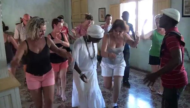 Les stagiaires francais se regalent avec le cours d'afro de DANSACUBA