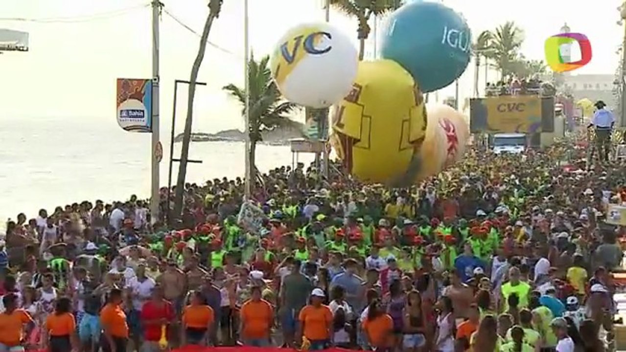 Menina Me Dá Seu Amor por Chiclete Com Banana  Carnaval 2013