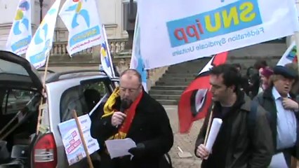 rassemblement éducation à NIORT le 12/02/2013 prise de parole devant hôtel de ville