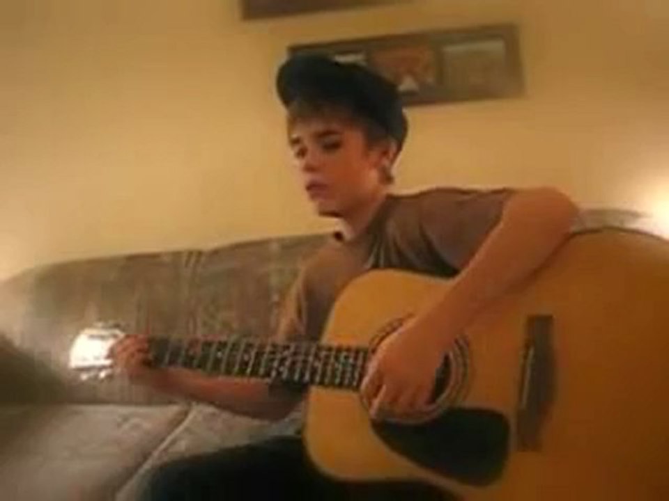 RARE VIDEO EARLY JUSTIN BIEBER SINGING Cry me a River - Justin Timberlake cover