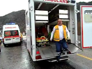 JAPON   TURİSTLERİN OTOBÜSÜ  DEVRİLDİ