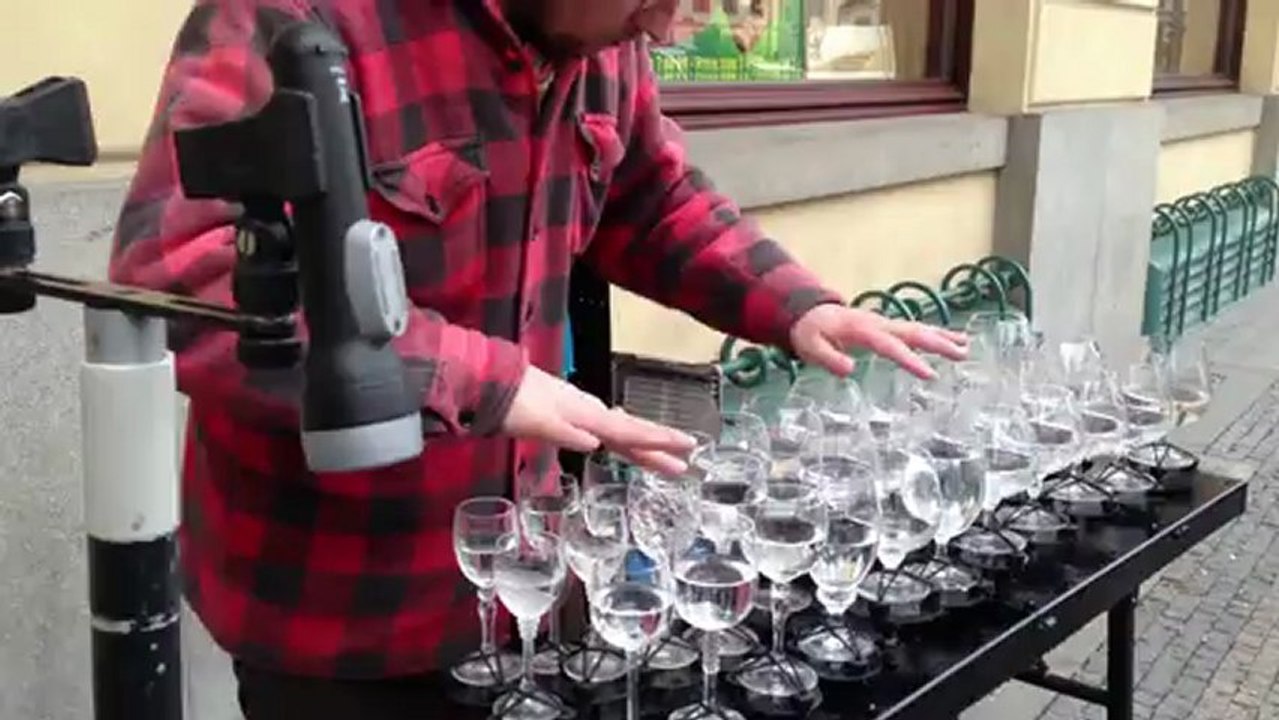 Hallelujah sur des verres en cristal