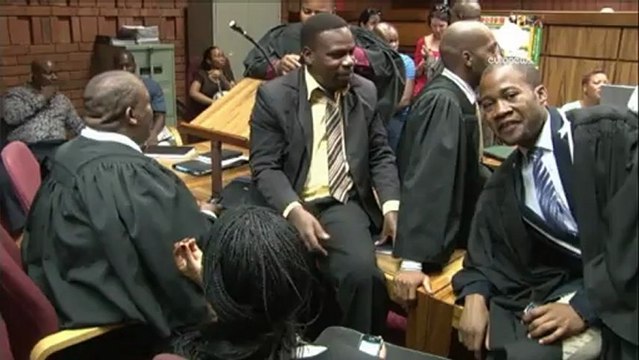 Pistorius réfute les accusations de meurtre