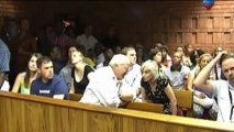 Pistorius rompe a llorar en el juicio por el asesinato de su novia