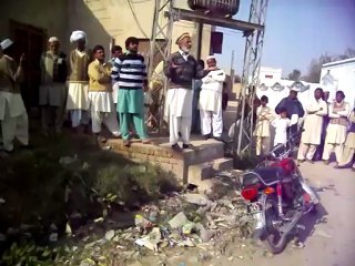 Garib basti k basi jab zalim officers bahion (Qabza Mafia) k khilaf phat pary.