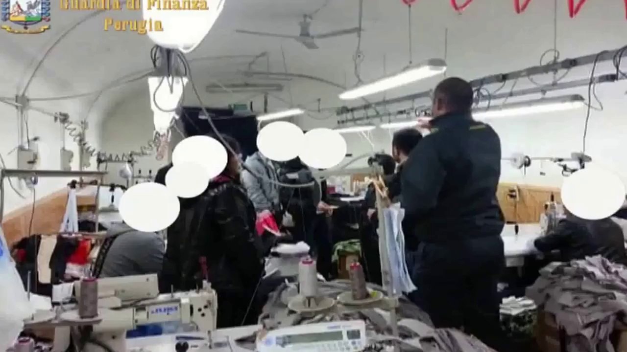 Perugia - Scoperto laboratorio-tugurio gestito da cinesi, attività sospesa (15.02.13)