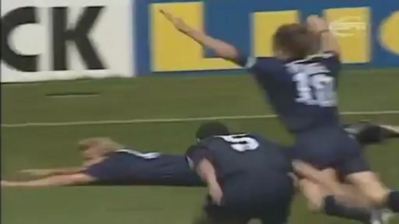 Jurgen Klinsmann a comemorar golo em mergulho