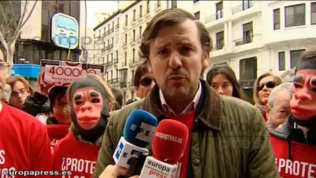 Protestan contra el aborto con caretas de simios