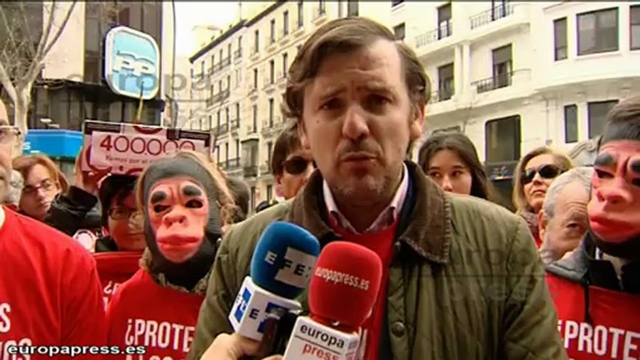 Protestan contra el aborto con caretas de simios