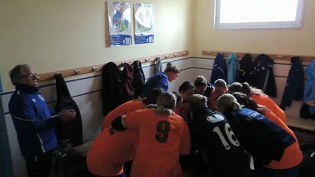 Célébration de la victoire dans le vestiaire féminine