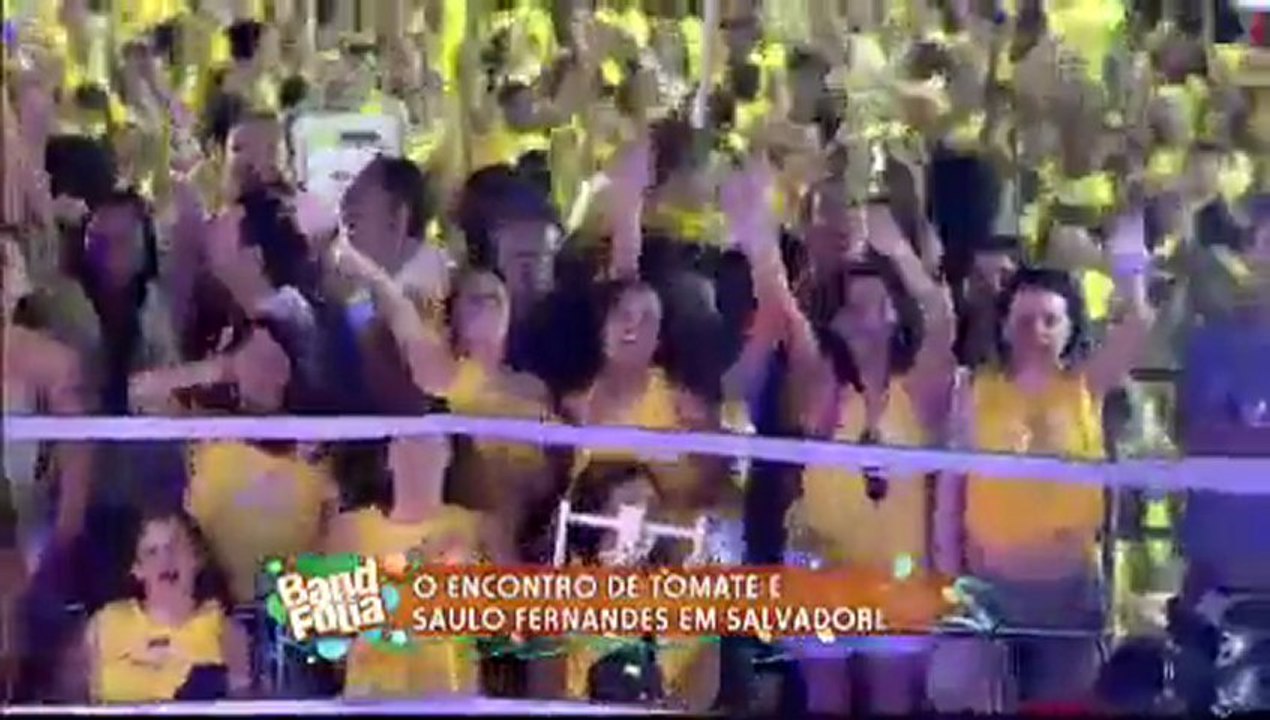 Tomate e Banda Eva cantam Pequena Eva