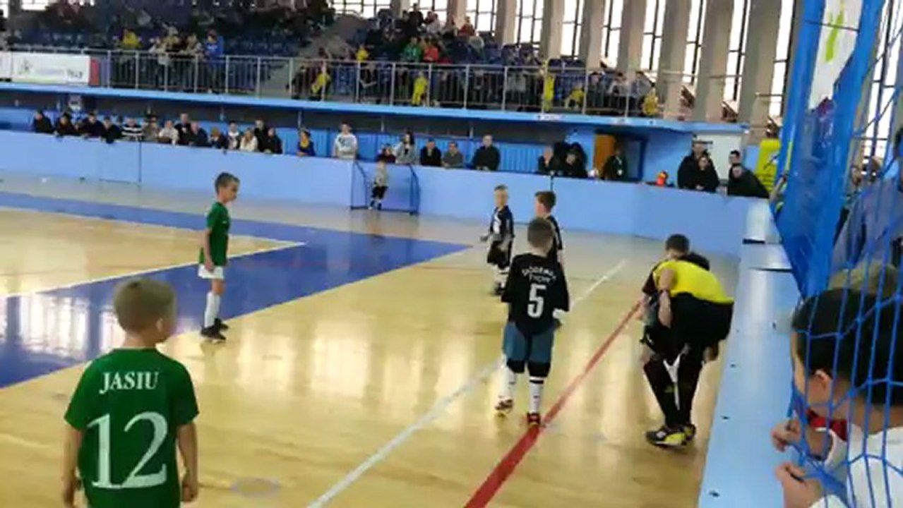 I-SZY TURNIEJ PIŁKI NOŻNEJ PRZEDSZKOLAKÓW Sosnowiec 10.02.2013. FILM NR 2